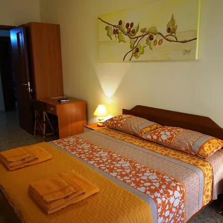 Piazza 300mila Bed & Breakfast 5*
