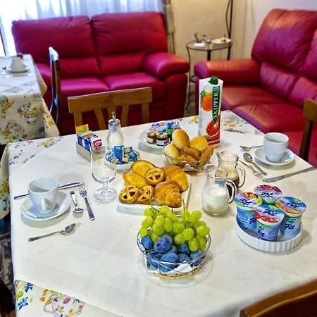 Piazza 300mila ليتشي