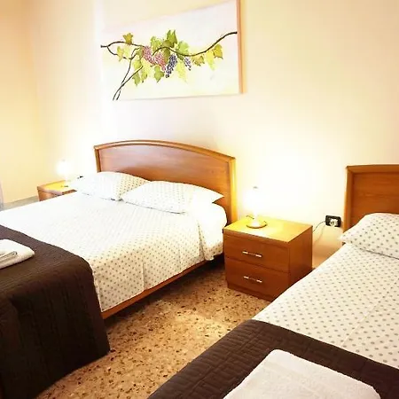 فندق مبيت وإفطار Piazza 300mila 3*