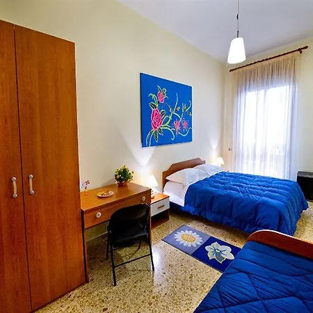 Piazza 300mila ليتشي